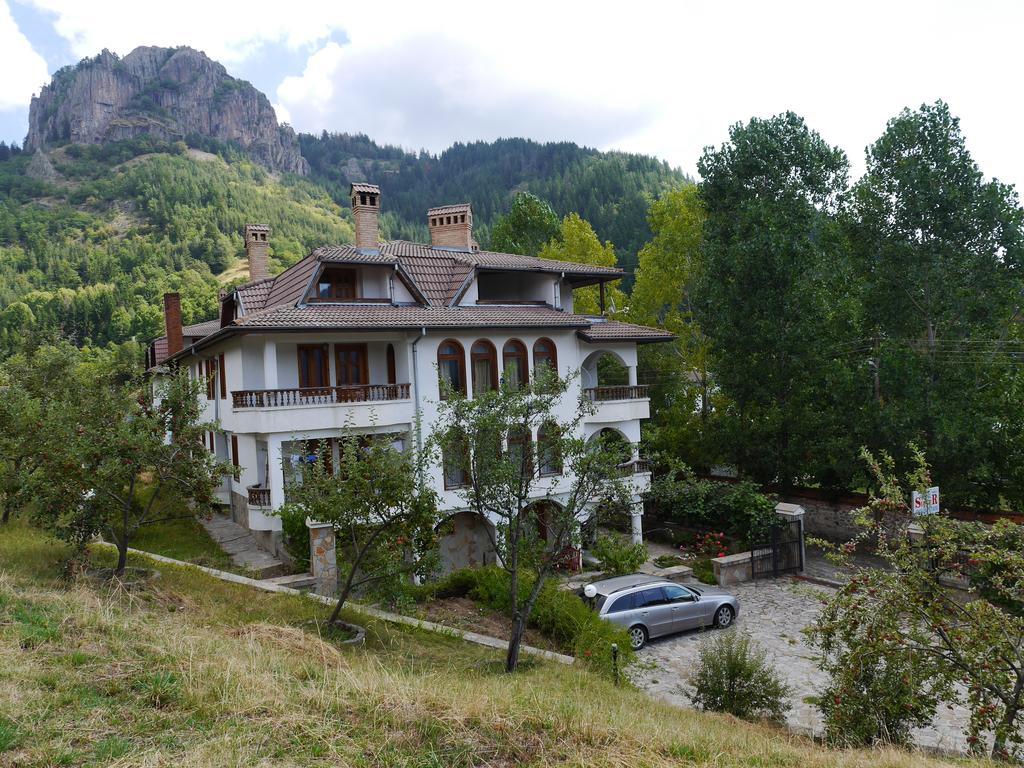 Family Hotel Silver สโมลยัน ภายนอก รูปภาพ