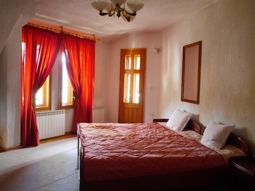 Family Hotel Silver สโมลยัน ภายนอก รูปภาพ